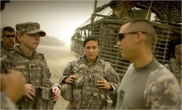 pros-cons-military-3