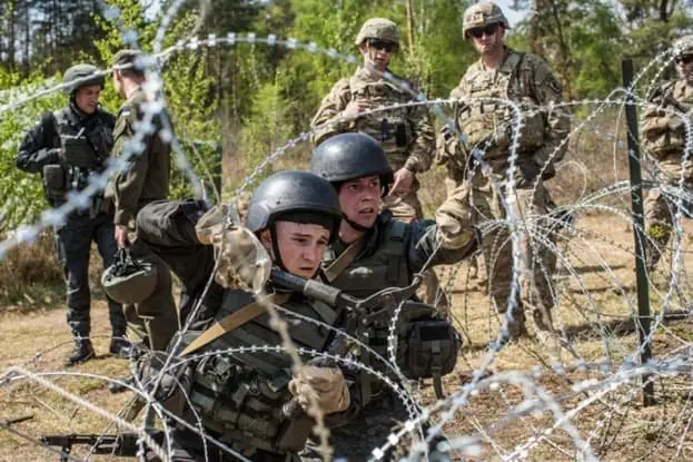 pros-cons-military-4